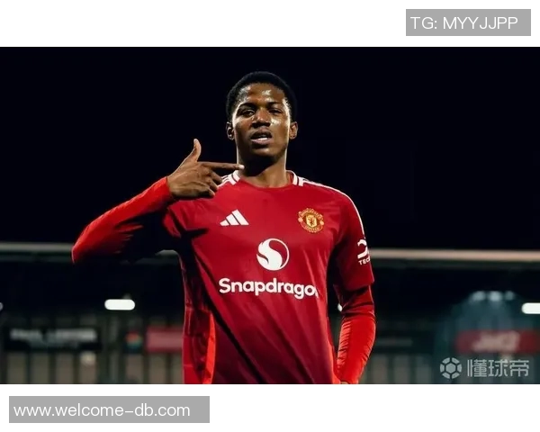 奥比马丁随曼联一线队训练舍什科受伤或为他创造机会